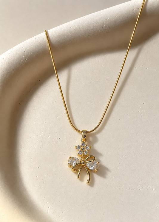 White Bow Nacklace