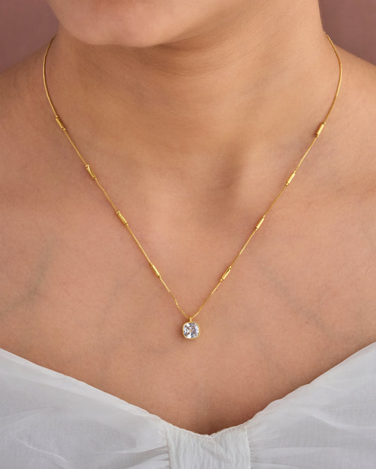 Gold Elegant Designer Fashion Love Nacklace For Women
